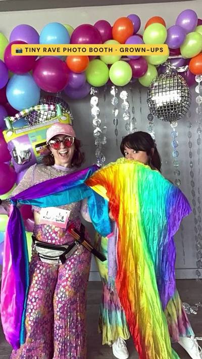 Video: grown-ups at the photo booth