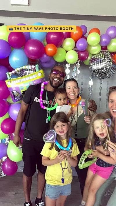 Video: a family at the photo booth